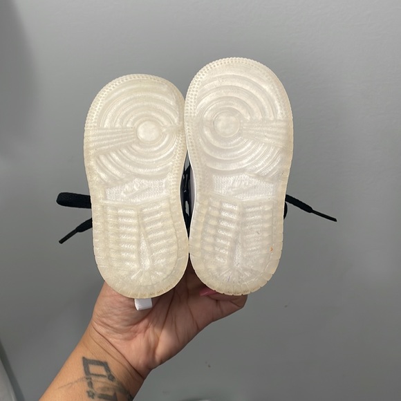 Toddle Jordan 1s - Picture 3 of 3